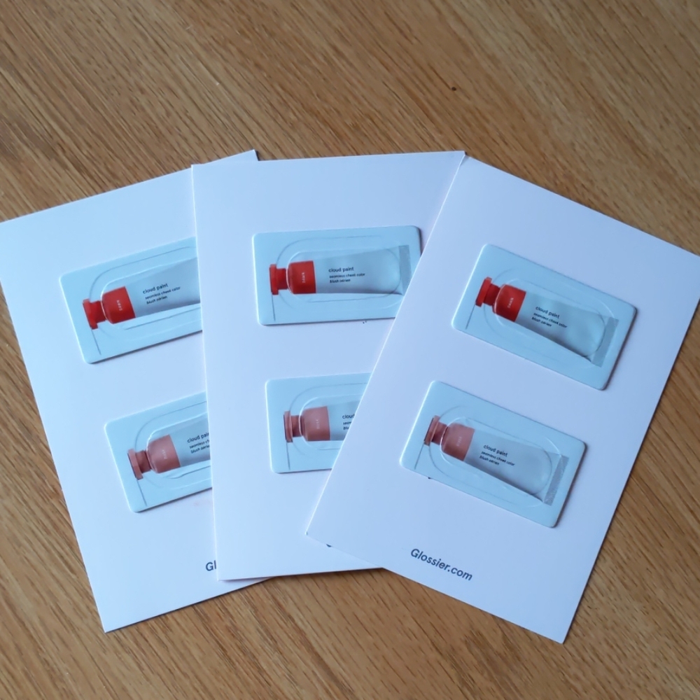 3 Glossier cloud paint dusk and Dawn samplers